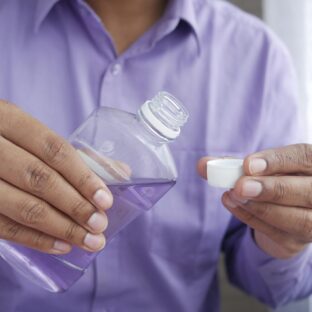 次亜塩素酸水でうがいしても大丈夫?安全性や殺菌効果、注意点を解説