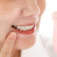 正しい入れ歯の知識とお手入れ方法