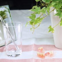 義歯(入れ歯)を長持ちさせる!正しい洗浄方法と注意すべき点とは?